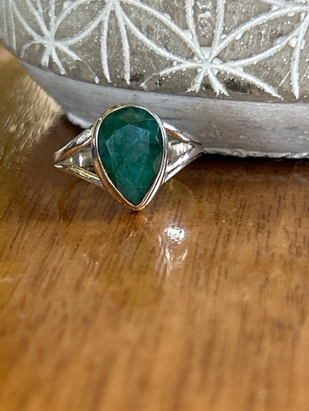 Sterling Silver and Genuine Teardrop Emerald Gemstone Ring - Picture 3 of 7